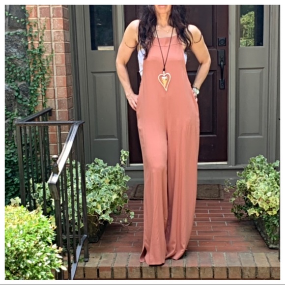 ✨LAST ONE✨Beautiful side pocket wide leg jumpsuit - Picture 2 of 7